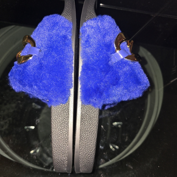 Blue Furry Slides with Gold Chain - Picture 3 of 6